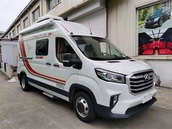 道奇公羊房车来了!配36L汽油机能洗衣做饭跑起来真安静